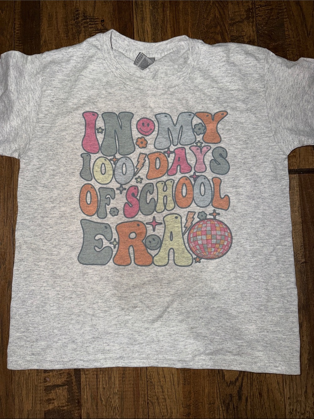 Kids Short Sleeve Tee - Gray 'In My 100 Days of School Era' Graphic BRAND NEW ✨